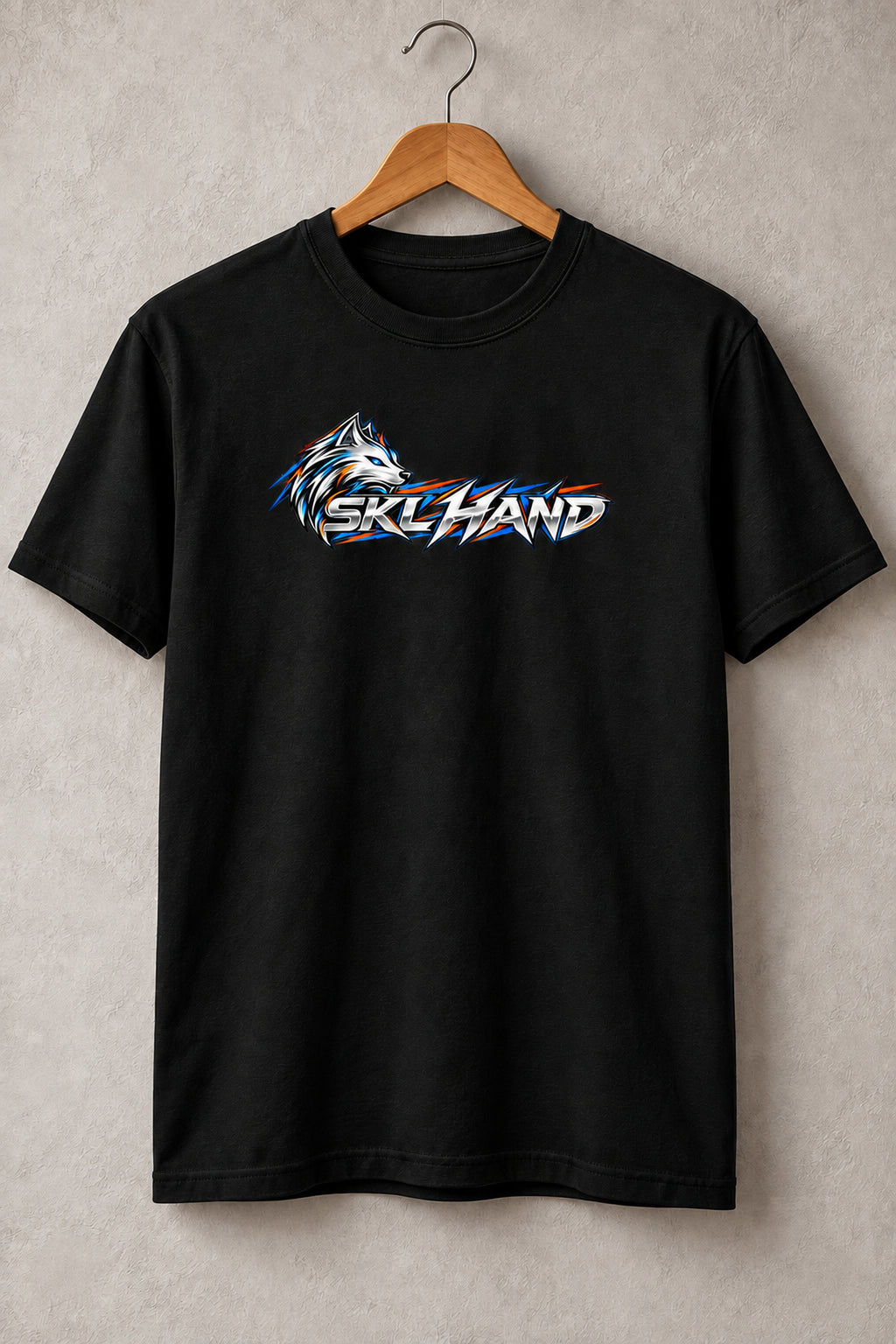Face du t-shirt handball noir sur cintre avec logo SKL Hand