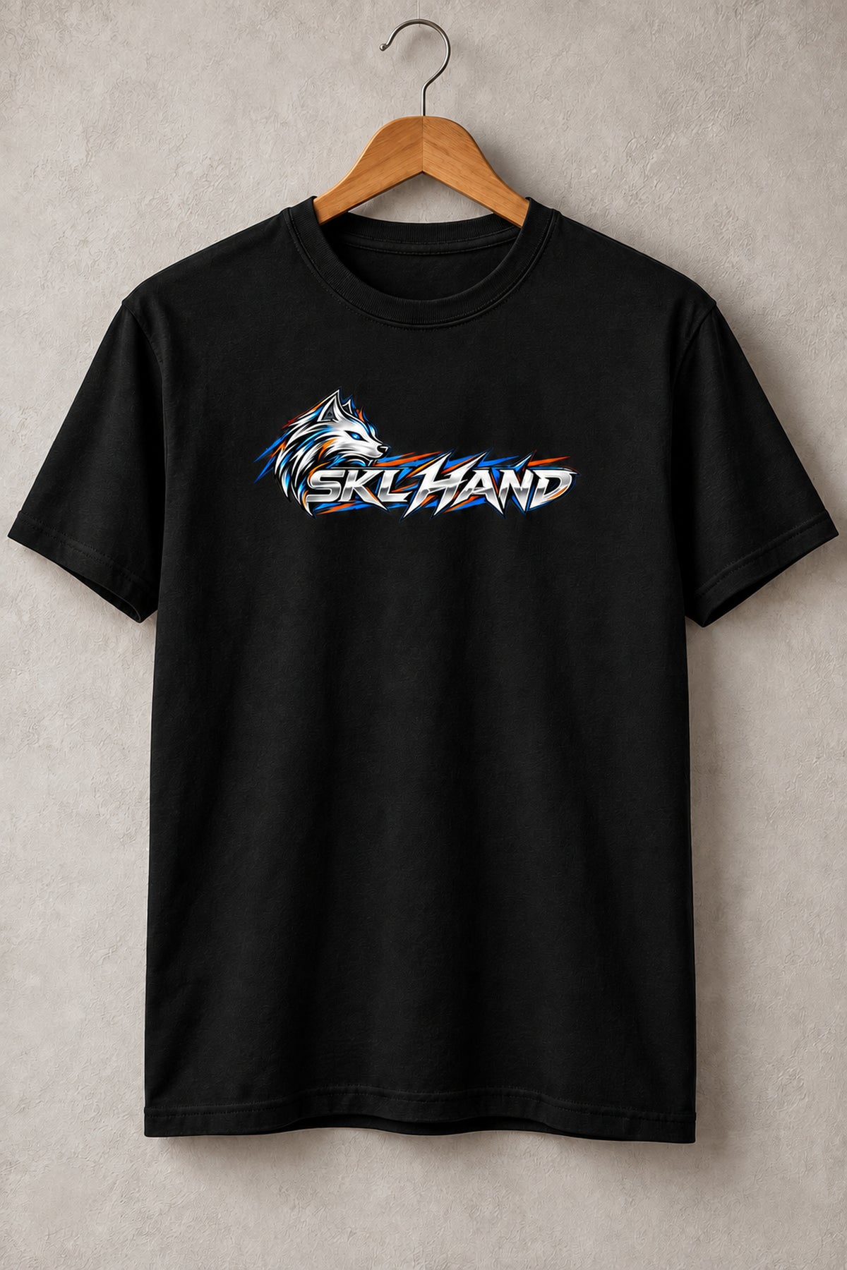 Face du t-shirt handball noir sur cintre avec logo SKL Hand
