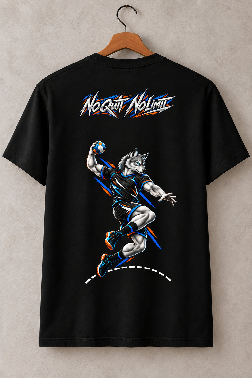 Dos du t-shirt handball noir sur cintre avec loup joueur et inscription No Quit No Limit