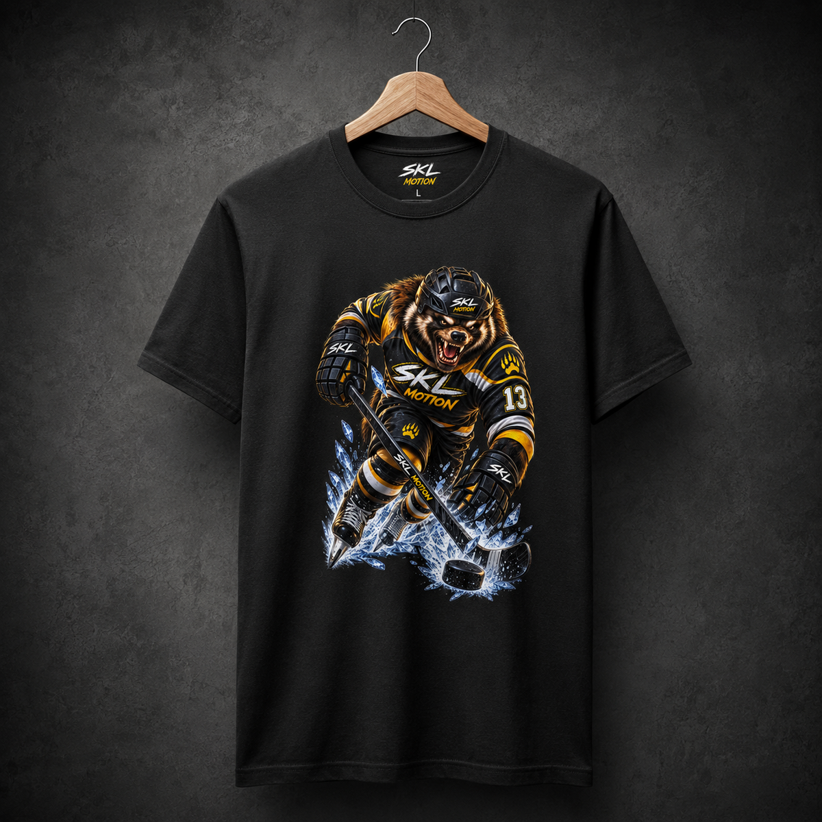 T-shirt hockey noir SKL Motion avec Gulo gulo, vue de face sur cintre