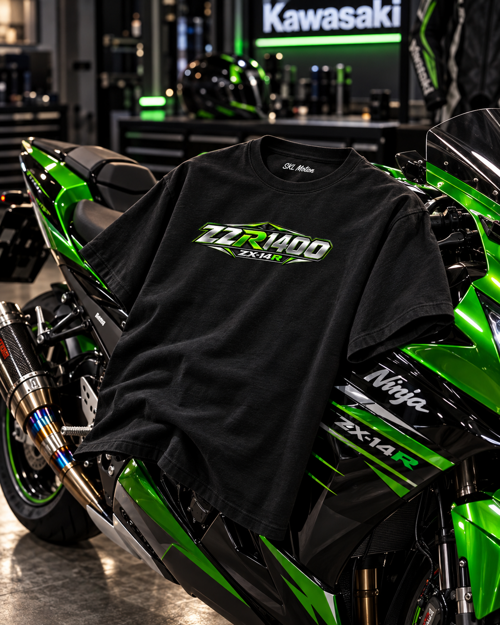 T-shirt Kawasaki ZZR1400 — posé sur moto